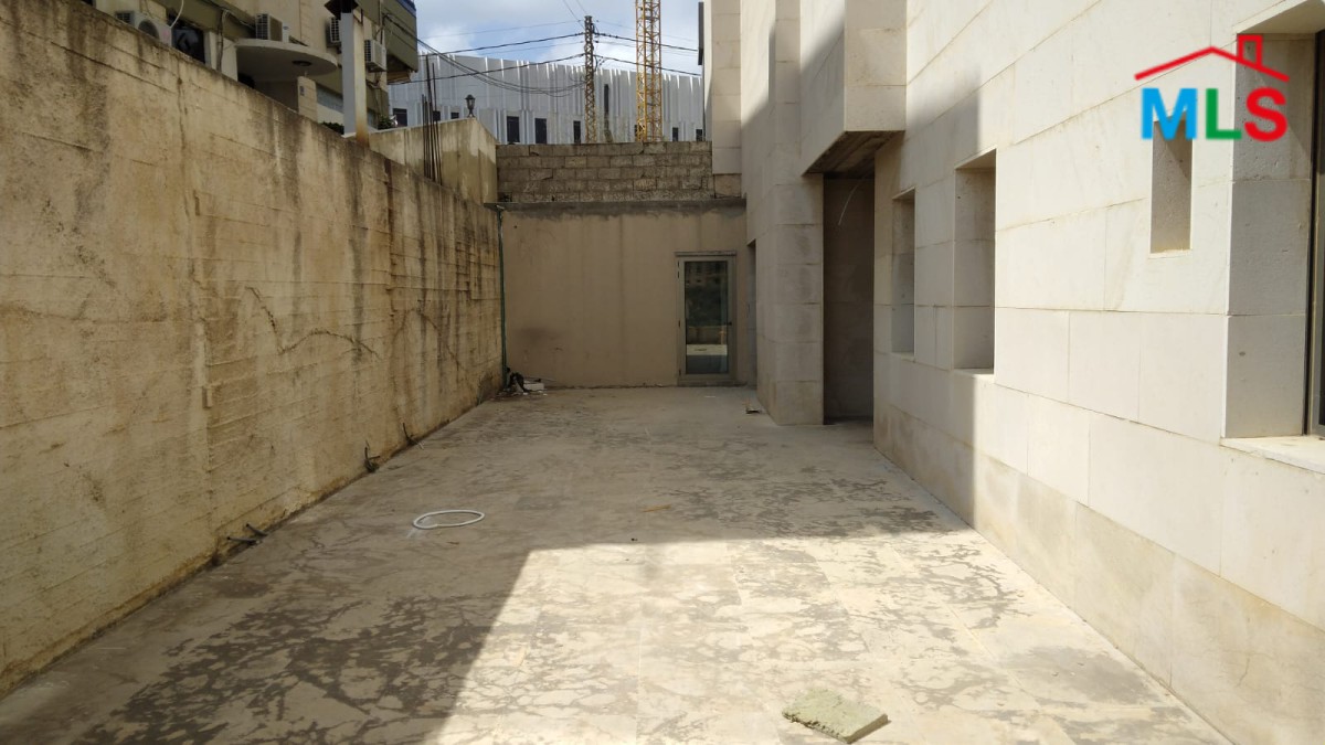 Spacious Office With Terrace for Rent in Aoukar