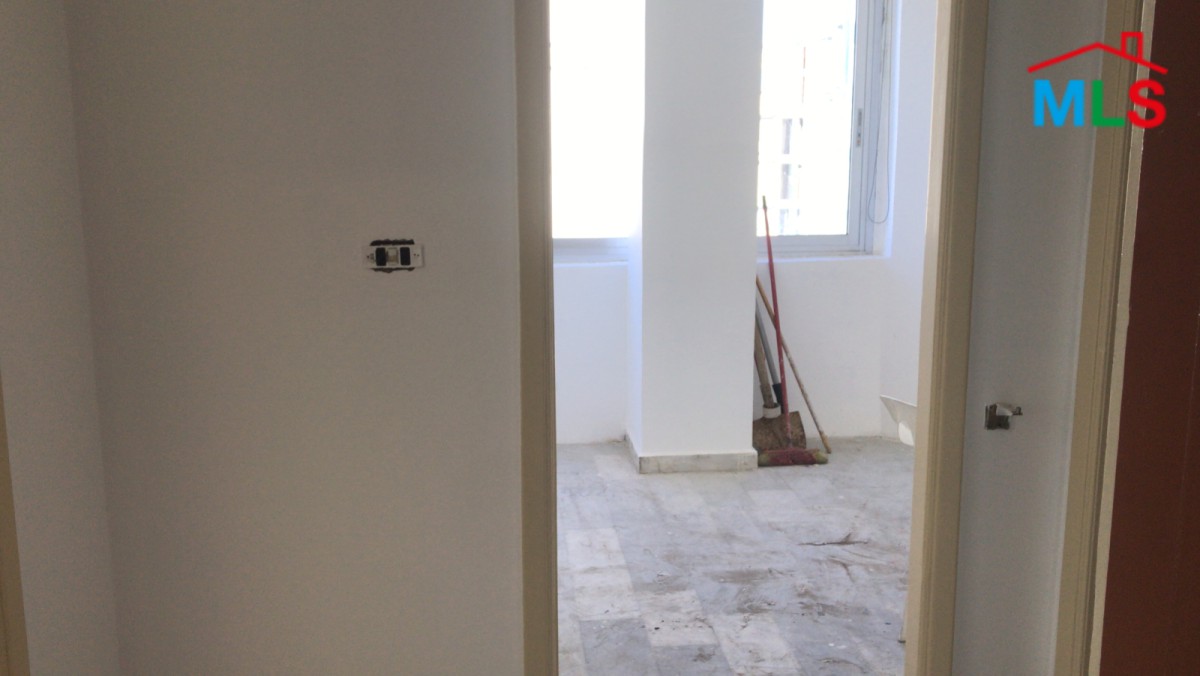 160 SQM Office for Rent in Verdun with Open View