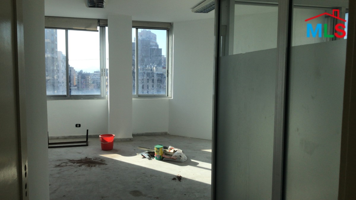 160 SQM Office for Rent in Verdun with Open View