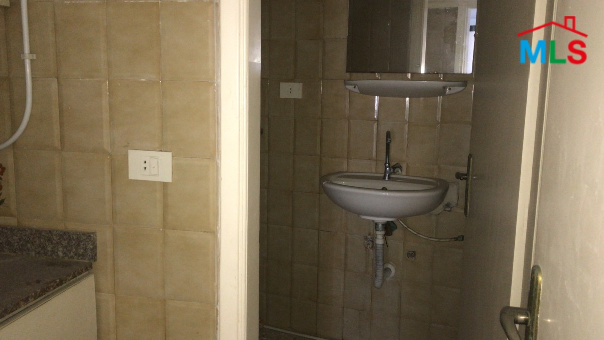 80 SQM Office For Rent in Verdun with Open View