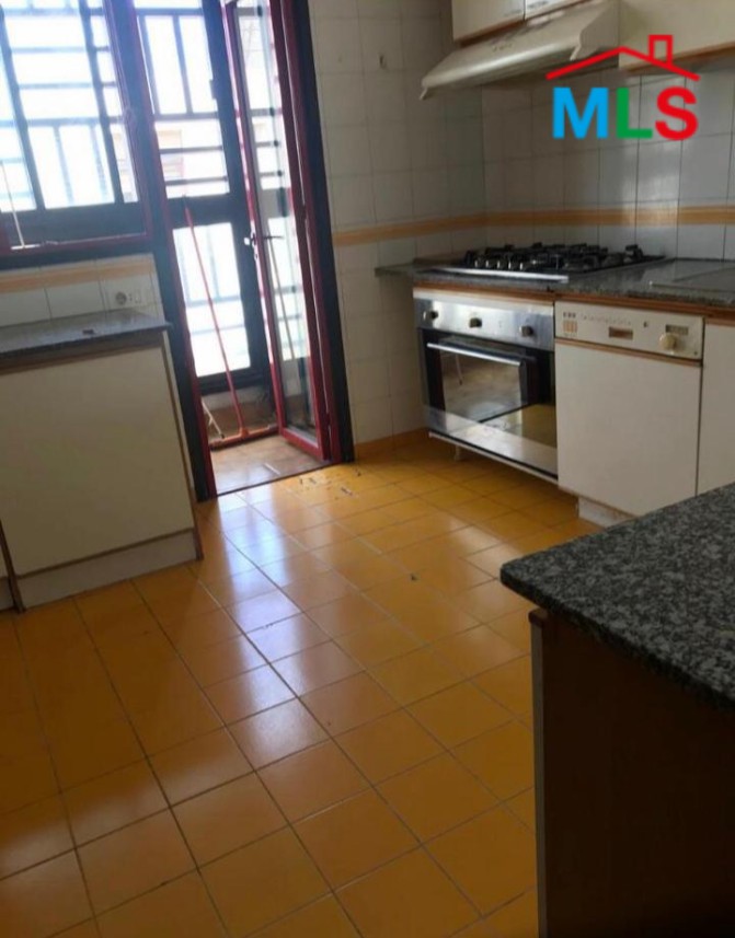 2 Bedrooms Furnished Apartment for Rent in Broumana