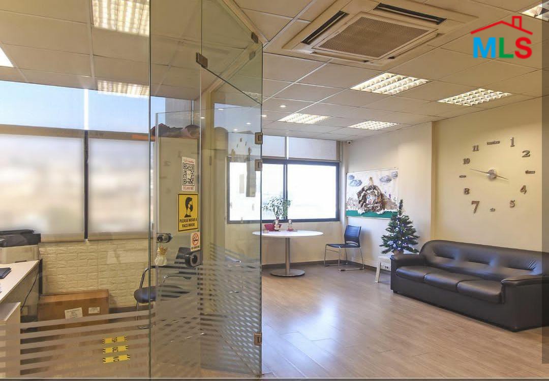 Spacious Office for rent in Jisr El Bacha