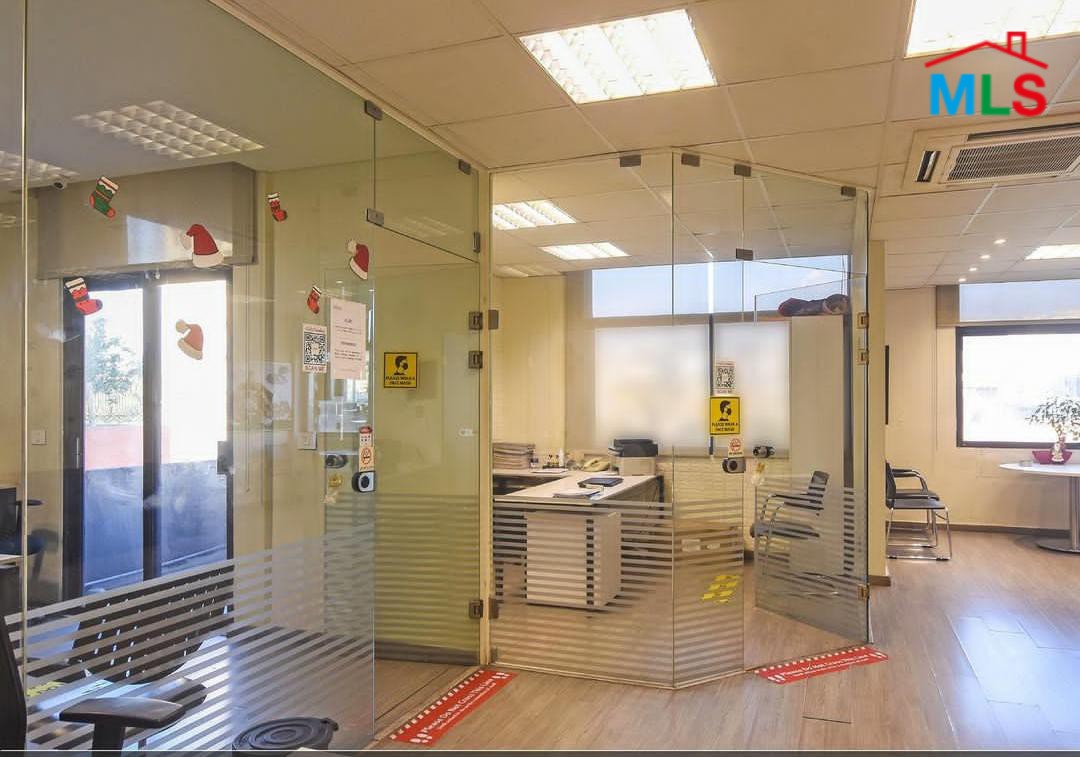 Spacious Office for rent in Jisr El Bacha