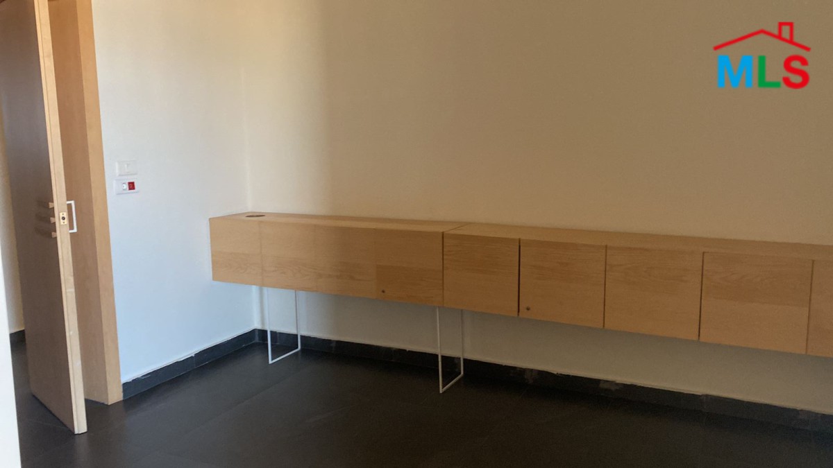 200 SQM Office For Rent in Saifi