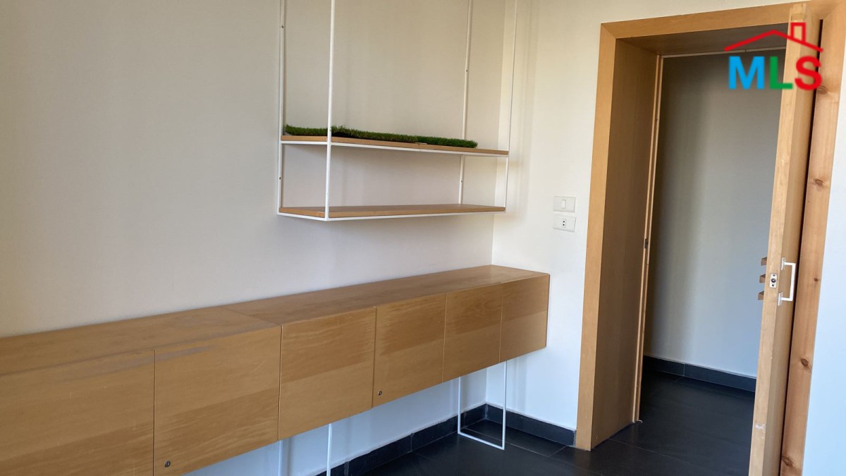 200 SQM Office For Rent in Saifi