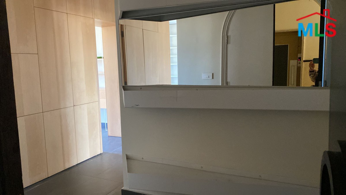 200 SQM Office For Rent in Saifi