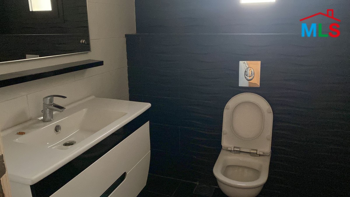 200 SQM Office For Rent in Saifi