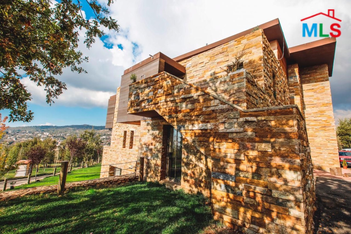 Furnished Chalet For Rent With Panoramic View In Fakra, Red Rock