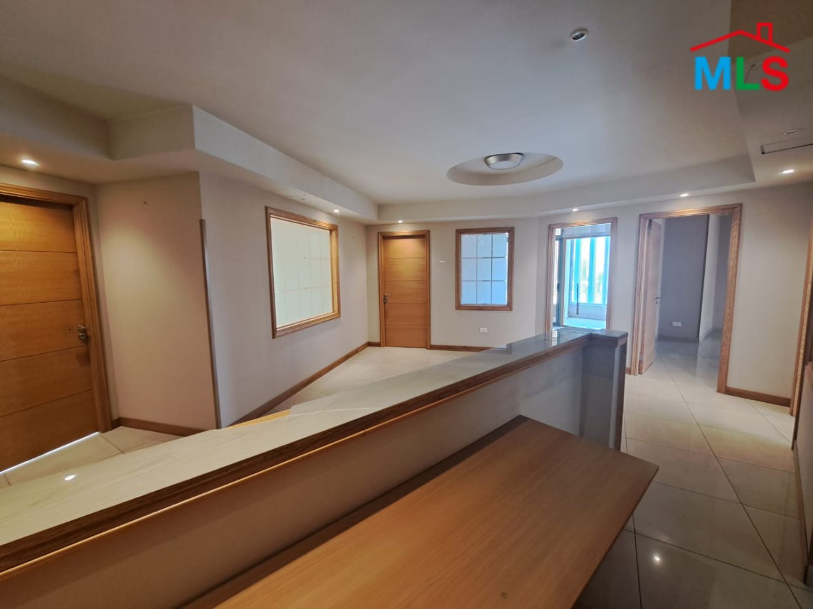 Decorated Spacious Office for Rent in Dekweneh