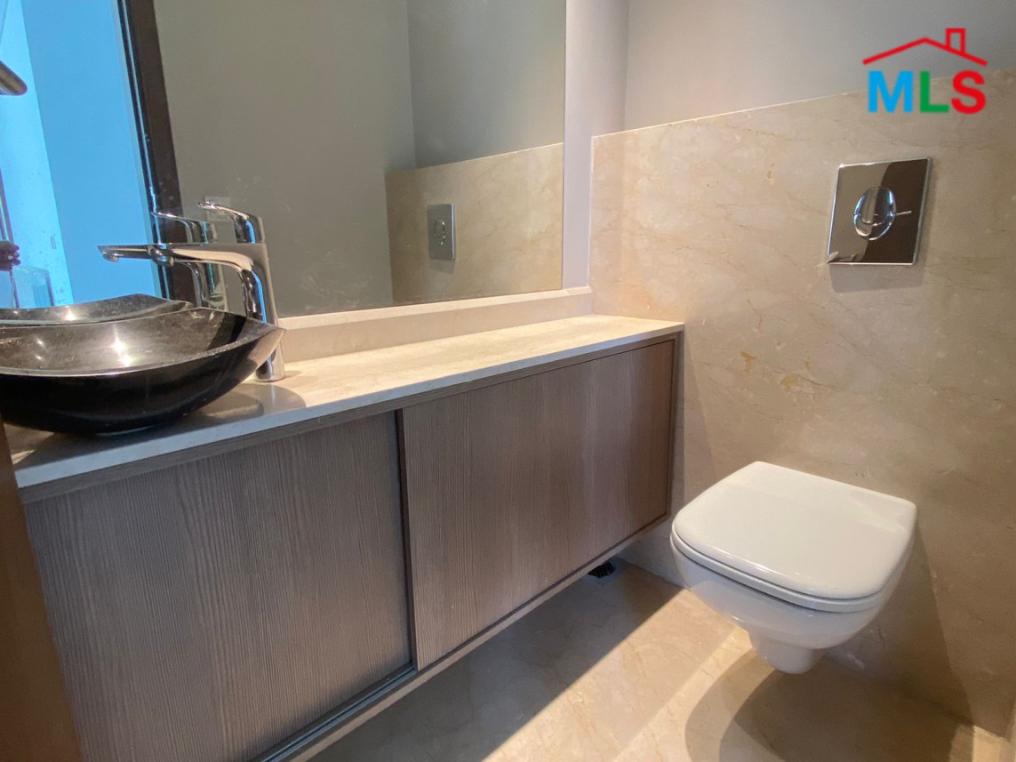 Fresh and Bright Apartment for Rent In Achrafieh