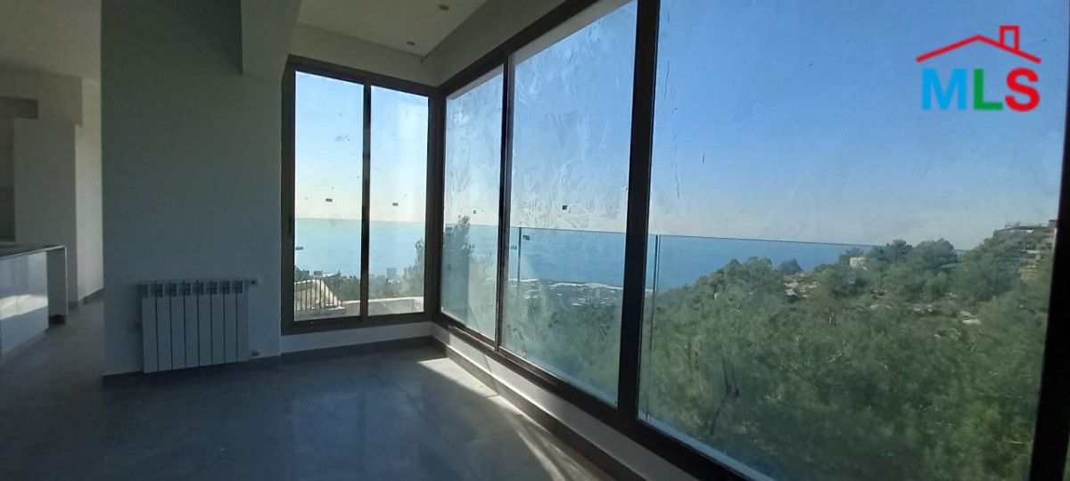 A Deluxe Apartment for Rent in Adma with Garden and Open Sea View