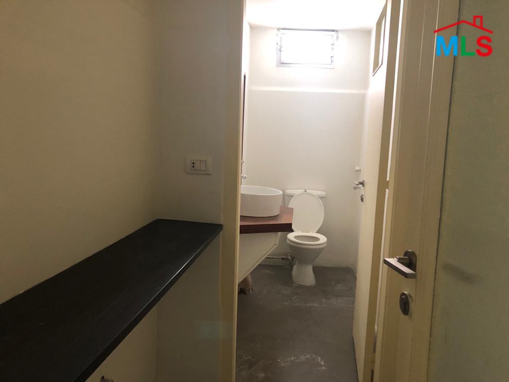 122 SQM Office for Rent in Saifi