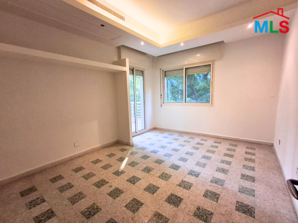 370 SQM Office for Rent in Achrafieh, Carré D'or