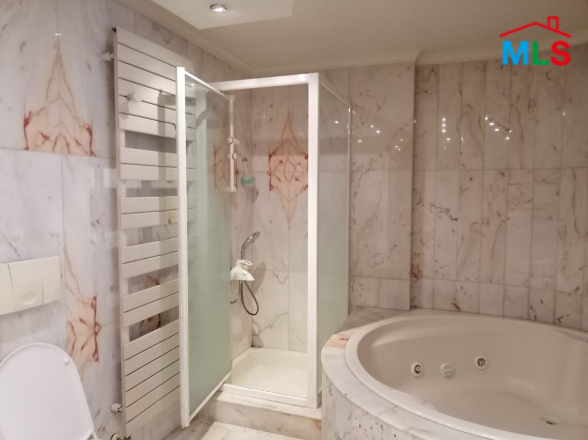 4-Bedrooms Apartment with Beautiful Mountain View for Rent in Sioufi, Achrafieh