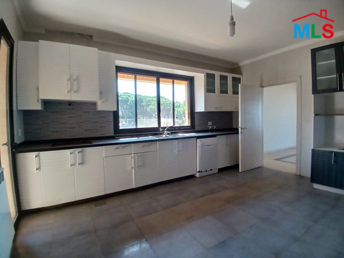 Spacious & Deluxe Apartment for Rent in A Classy Area In Ain Saadeh