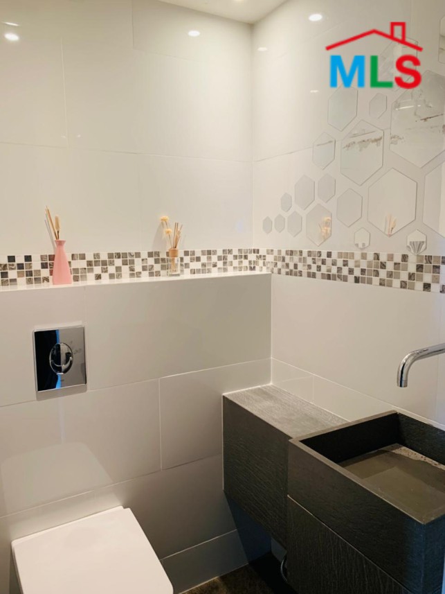 Fully Furnished Bright Apartment For Rent in Achrafieh