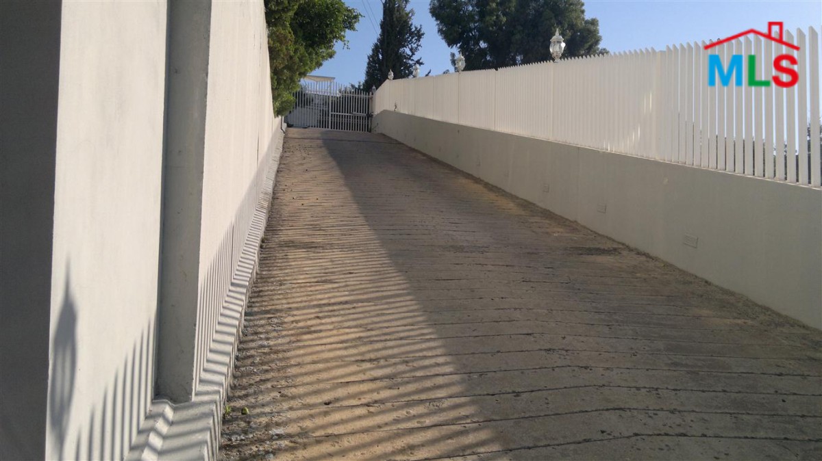 Warehouse Suitable as Offices For Rent In Bsalim