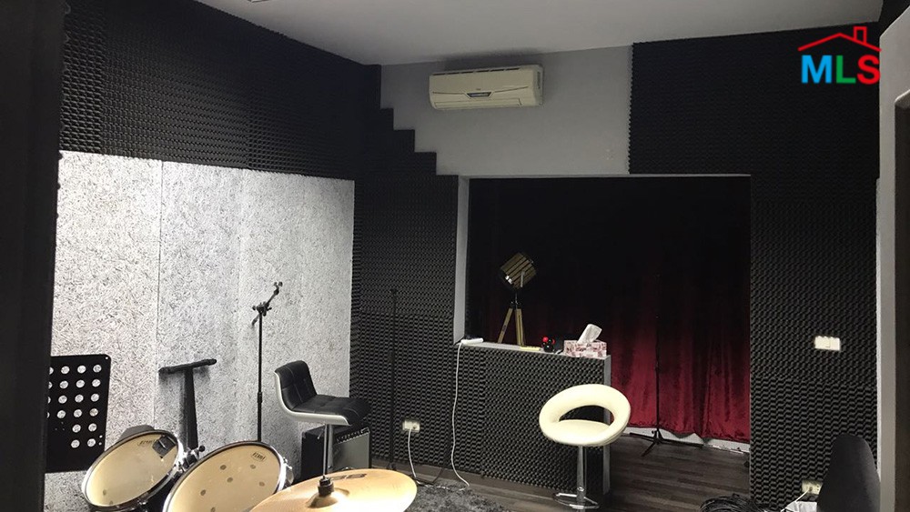 Excellent Condition Office For Rent in Jdeideh