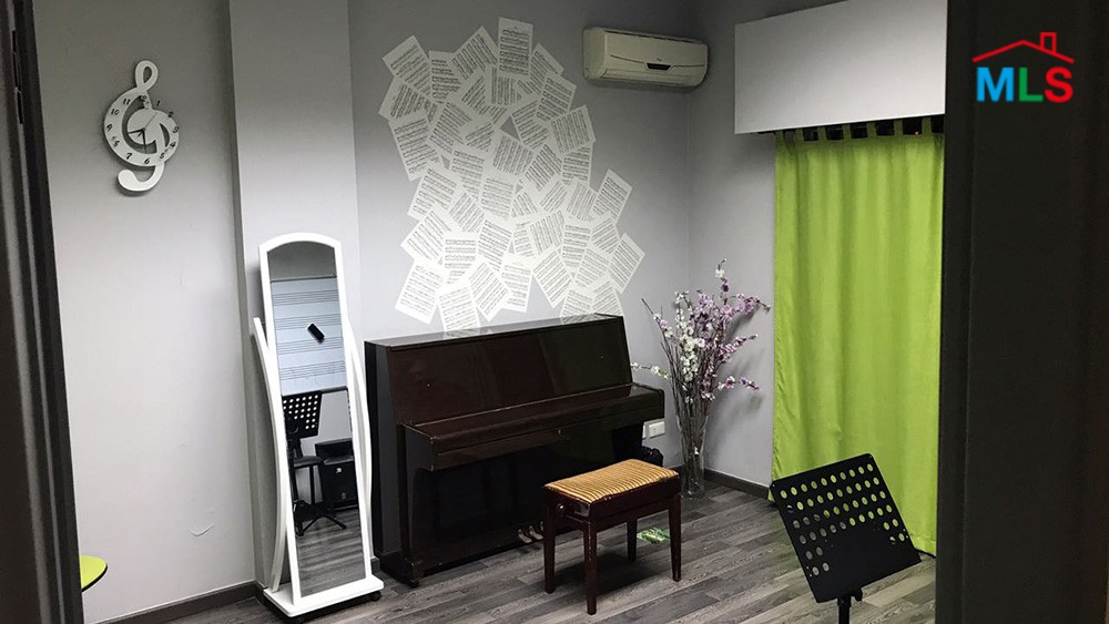 Excellent Condition Office For Rent in Jdeideh