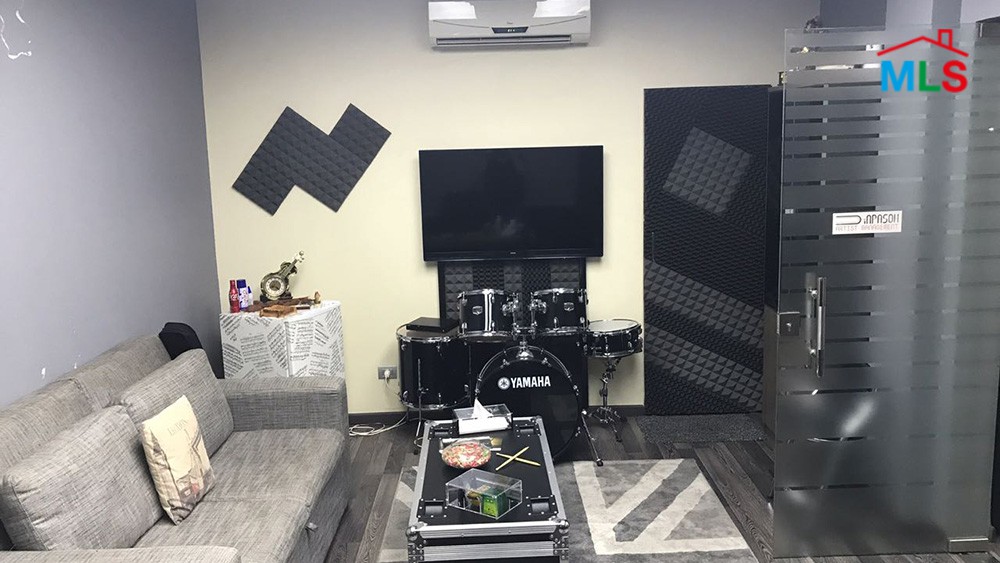 Excellent Condition Office For Rent in Jdeideh