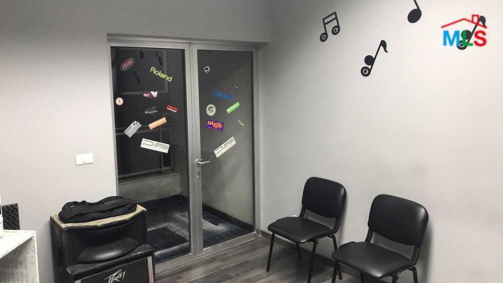 Excellent Condition Office For Rent in Jdeideh