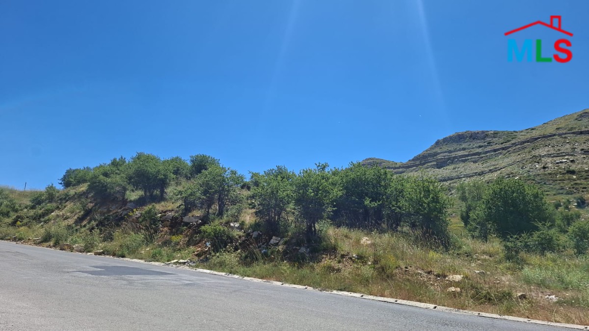 976 SQM Land For Sale in Laqlouq