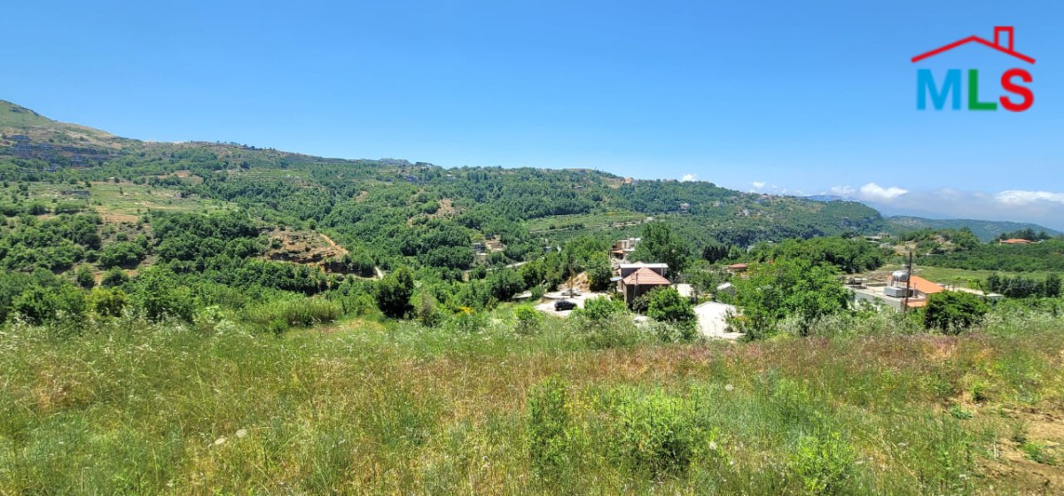 940 SQM Land For Sale in Kfarzebian