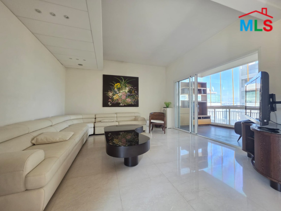 Furnished Spacious Apartment for Sale in Achrafieh, Sioufi