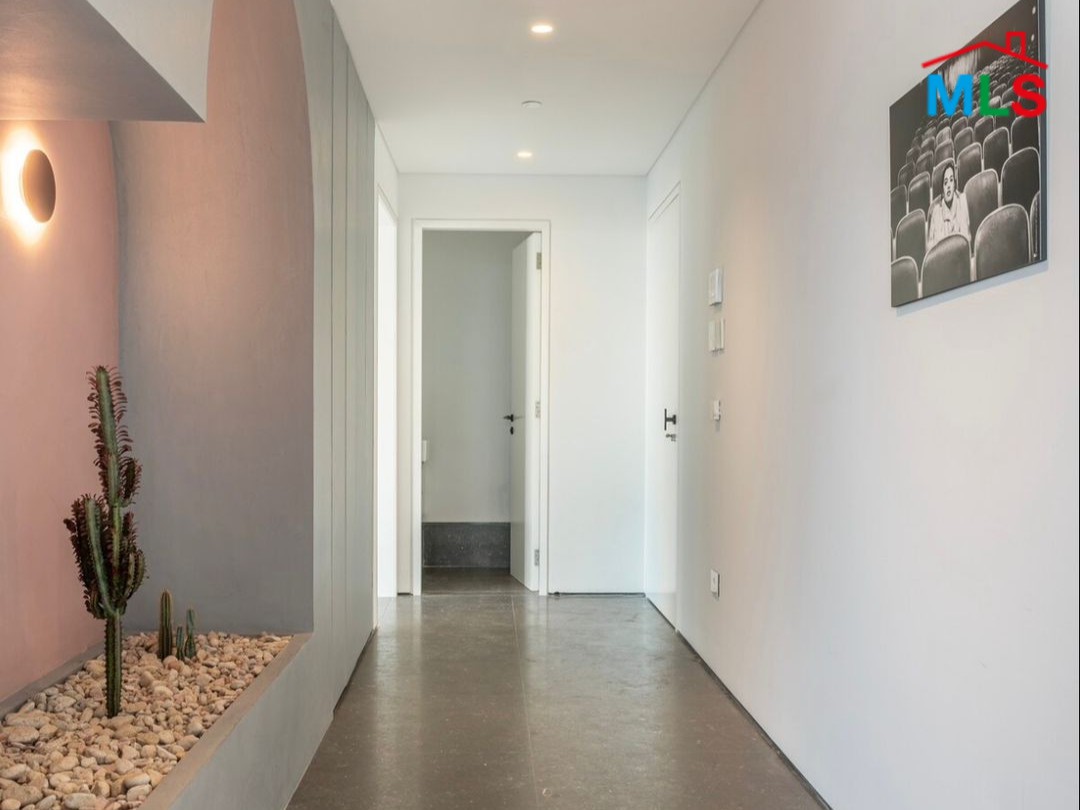 High-End Deluxe Furnished One Bedroom Apartment For Sale In Saifi