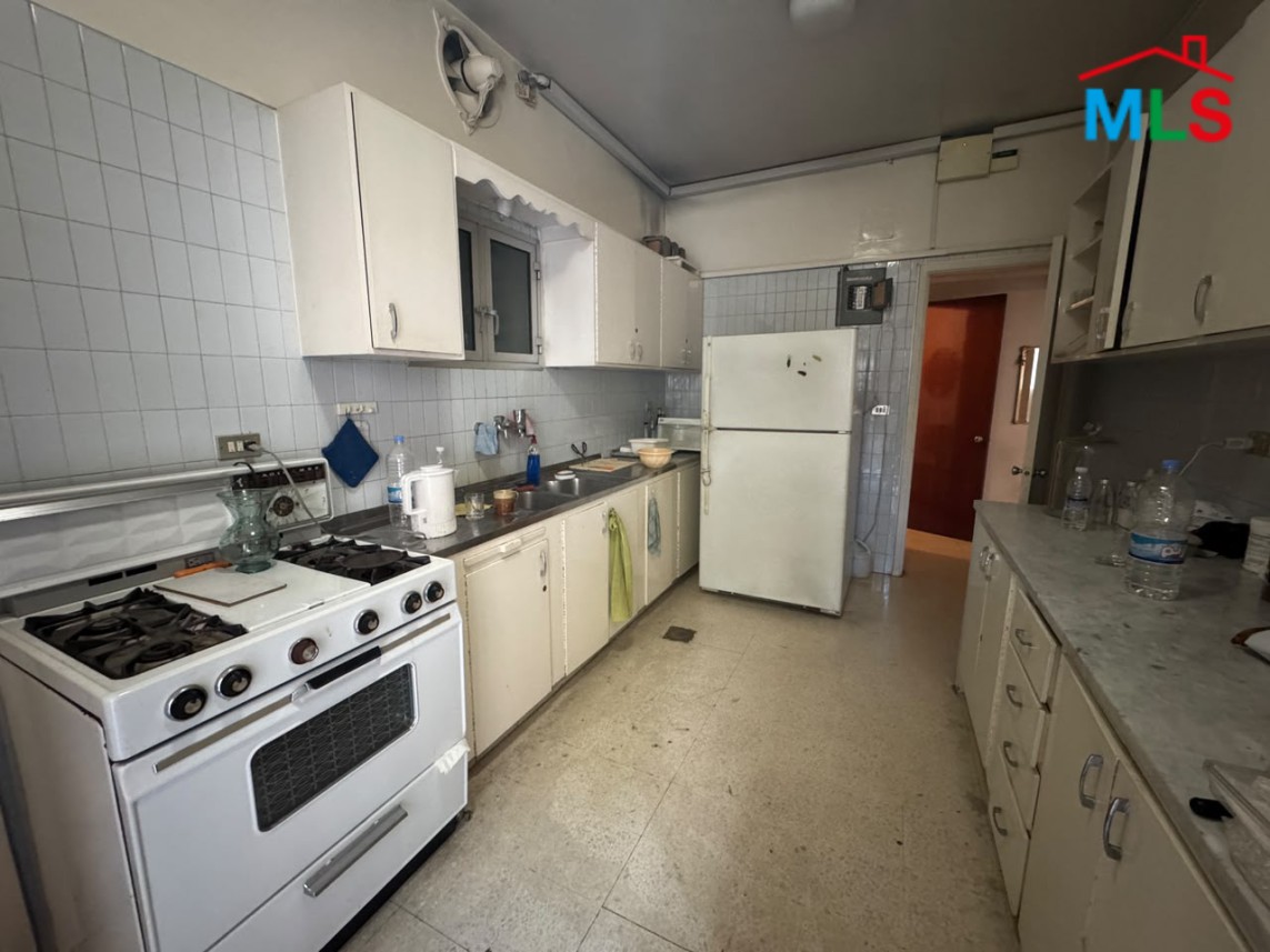 3-Bedroom Apartment For Sale in Hamra, Ras Beirut
