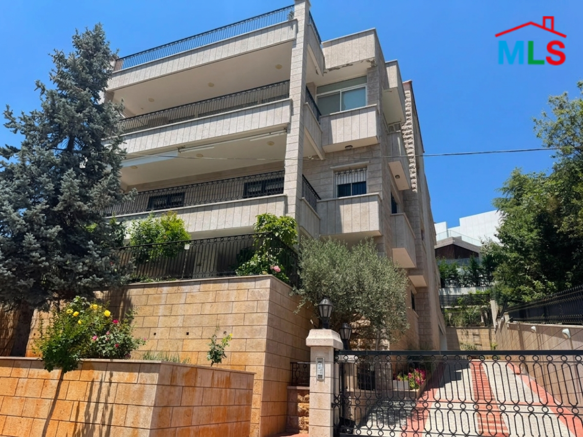 Private Villa in Prime location For Sale in Mar Moussa