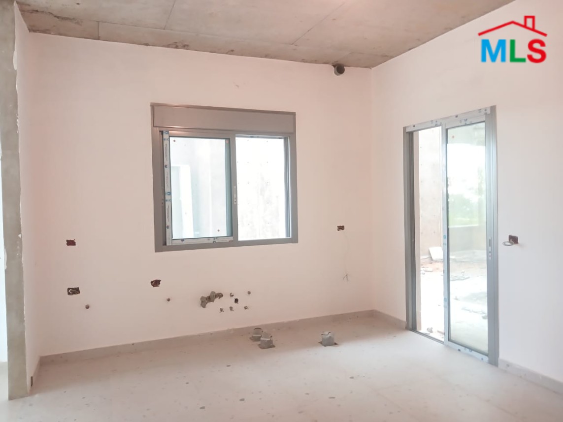Spacious apartment with Terrace and garden For Sale in Byiada