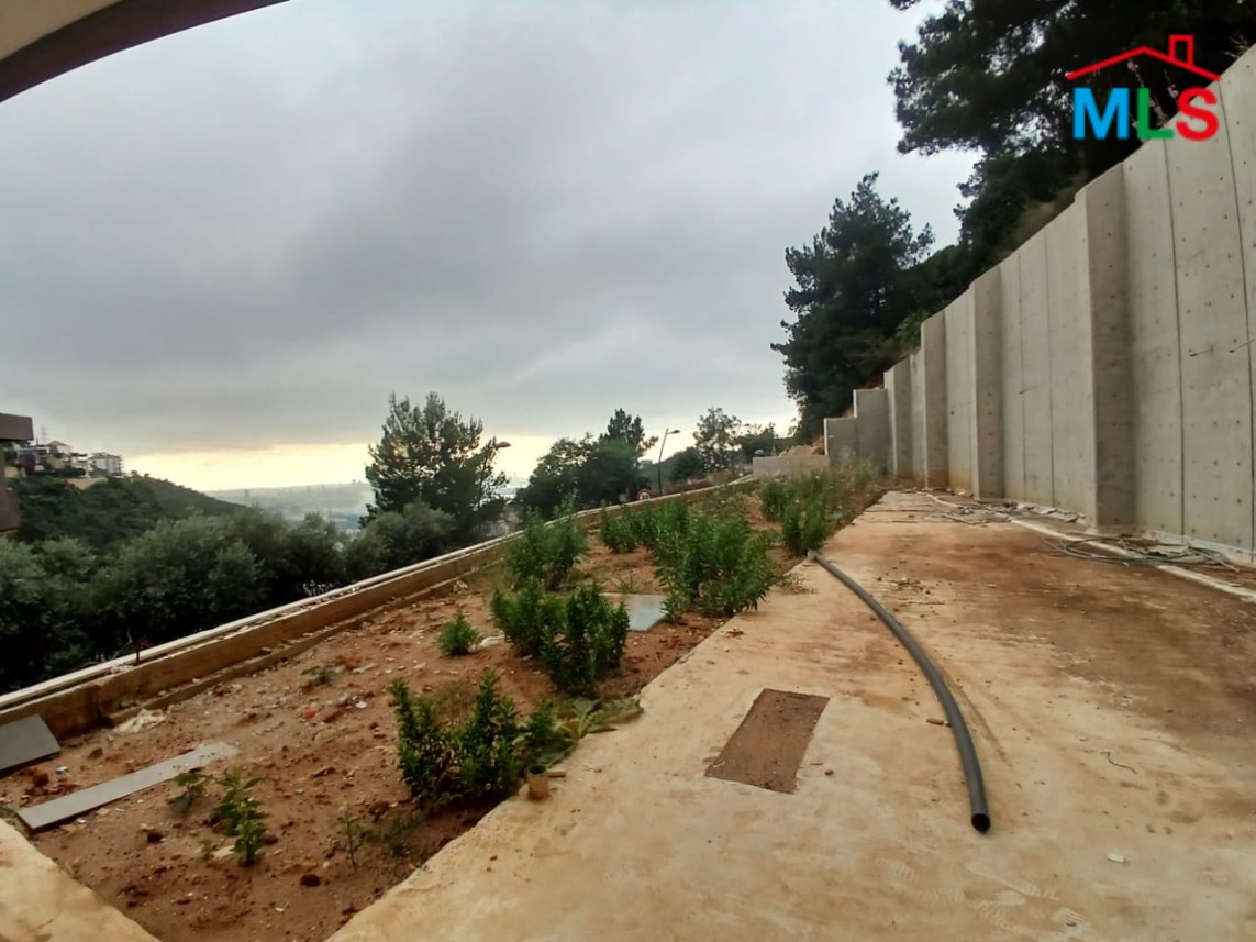 Spacious apartment with Terrace and garden For Sale in Byiada