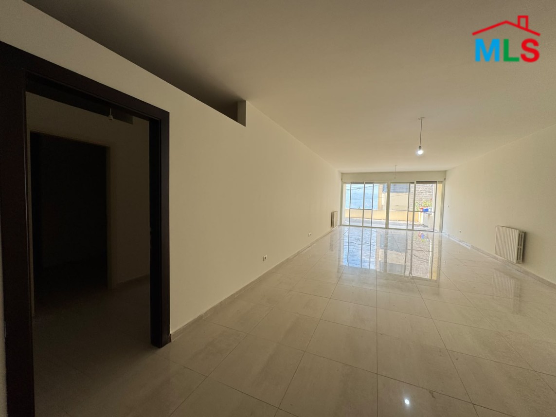 2 Bedrooms Apartment with Terrace For Sale in Mansourieh