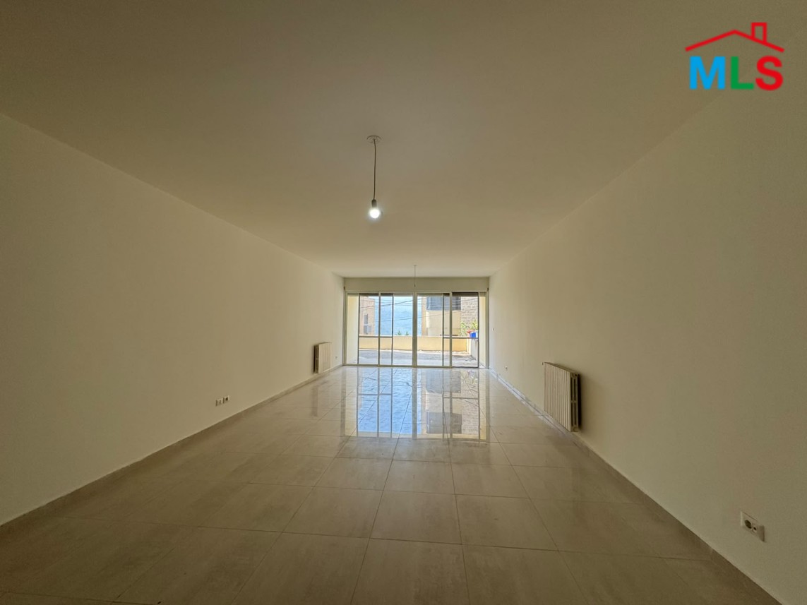 2 Bedrooms Apartment with Terrace For Sale in Mansourieh
