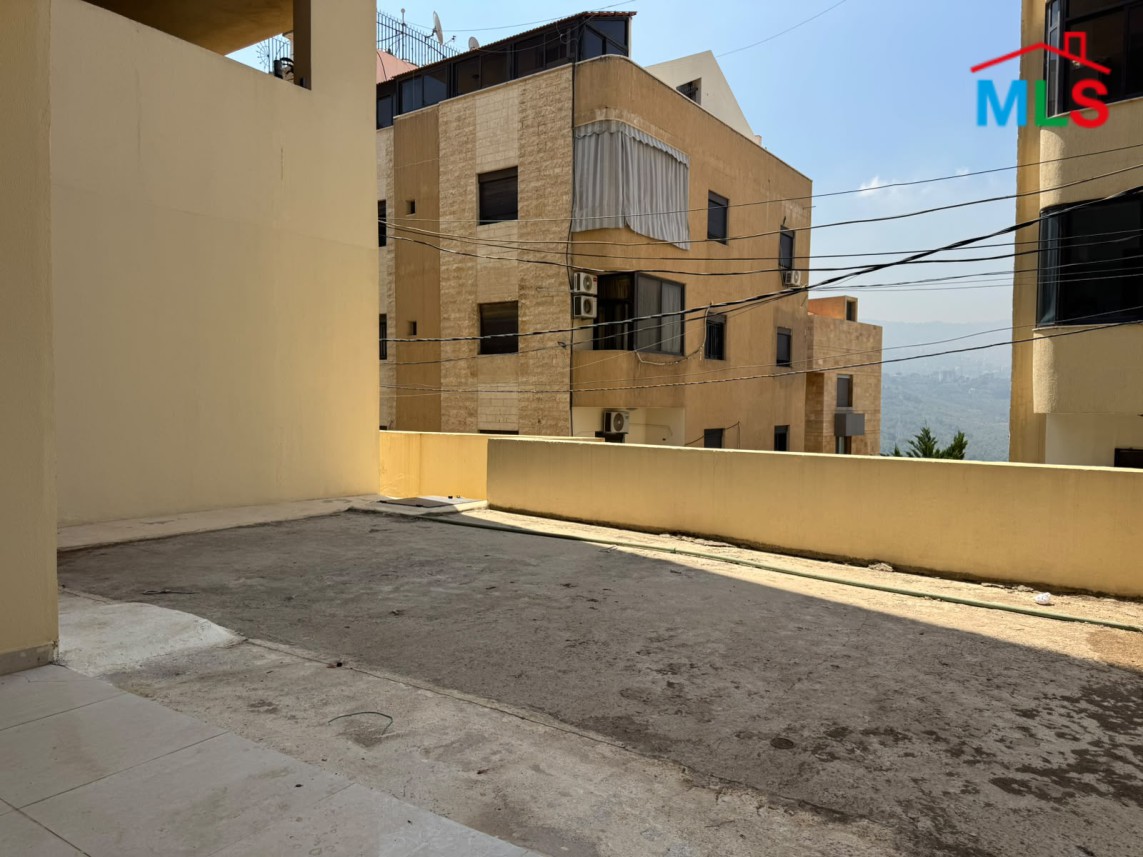 2 Bedrooms Apartment with Terrace For Sale in Mansourieh