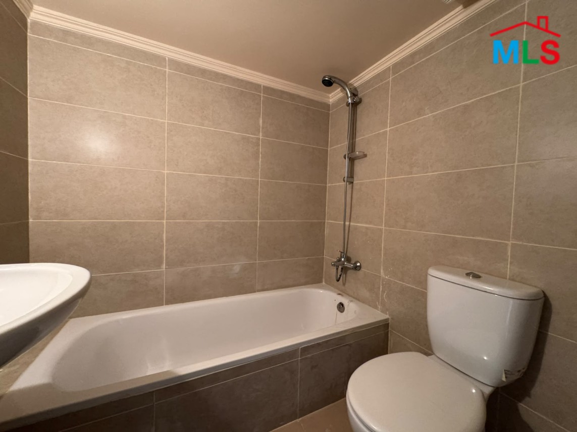 2 Bedrooms Apartment with Terrace For Sale in Mansourieh