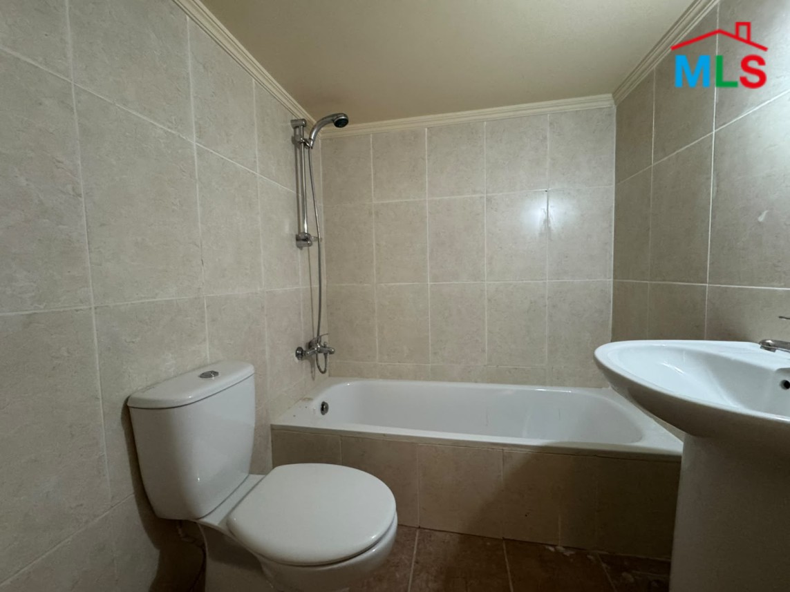 2 Bedrooms Apartment with Terrace For Sale in Mansourieh