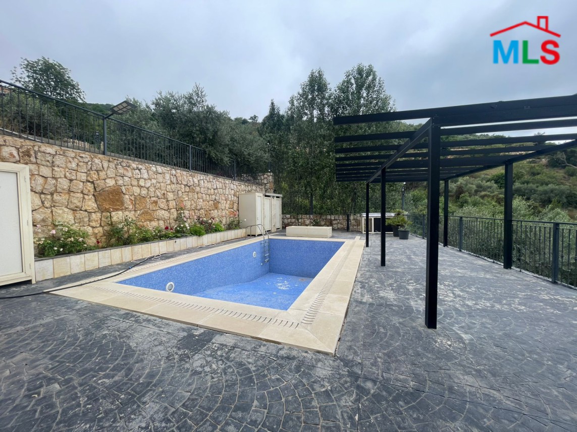 Villa With Sea View For Sale in Aley