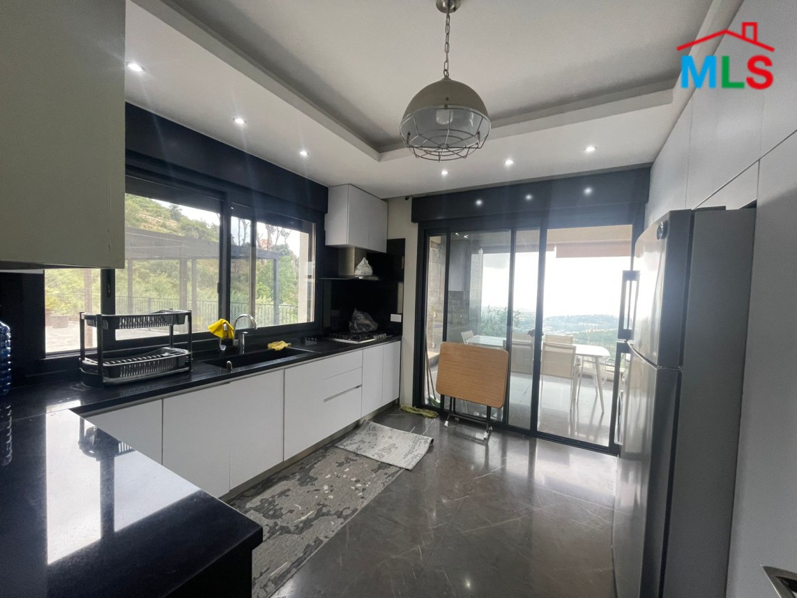 Villa With Sea View For Sale in Aley