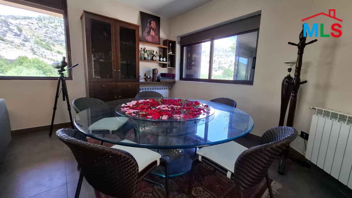 Villa With A Big Land For Sale in Laqlouq