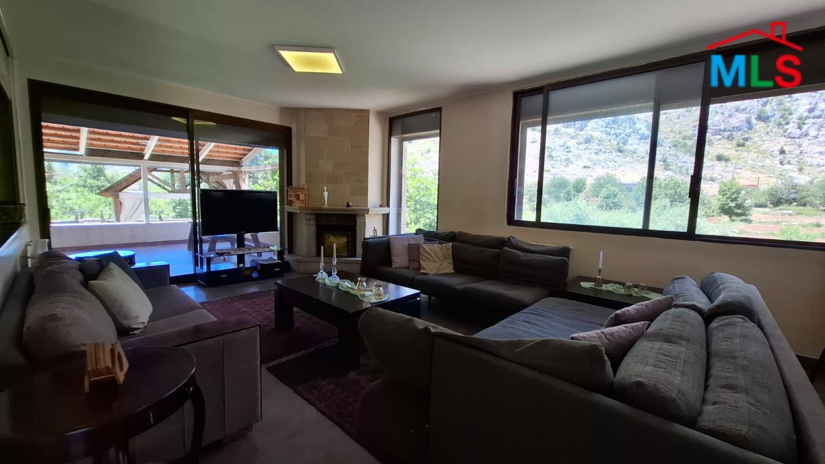 Villa With A Big Land For Sale in Laqlouq