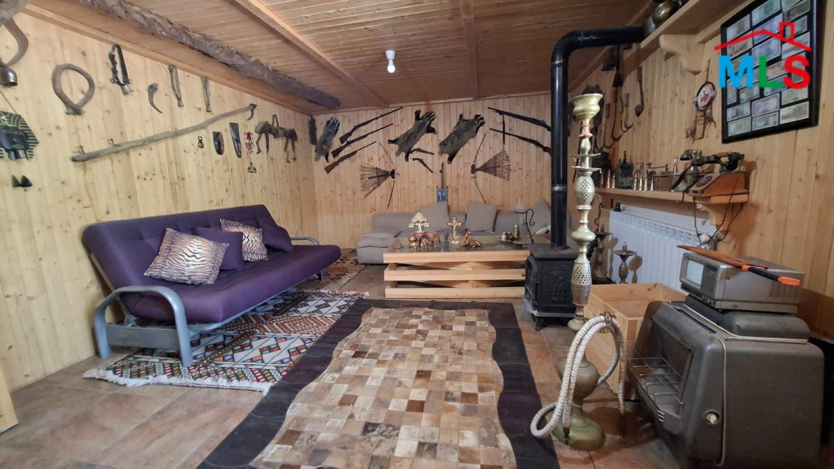 Villa With A Big Land For Sale in Laqlouq