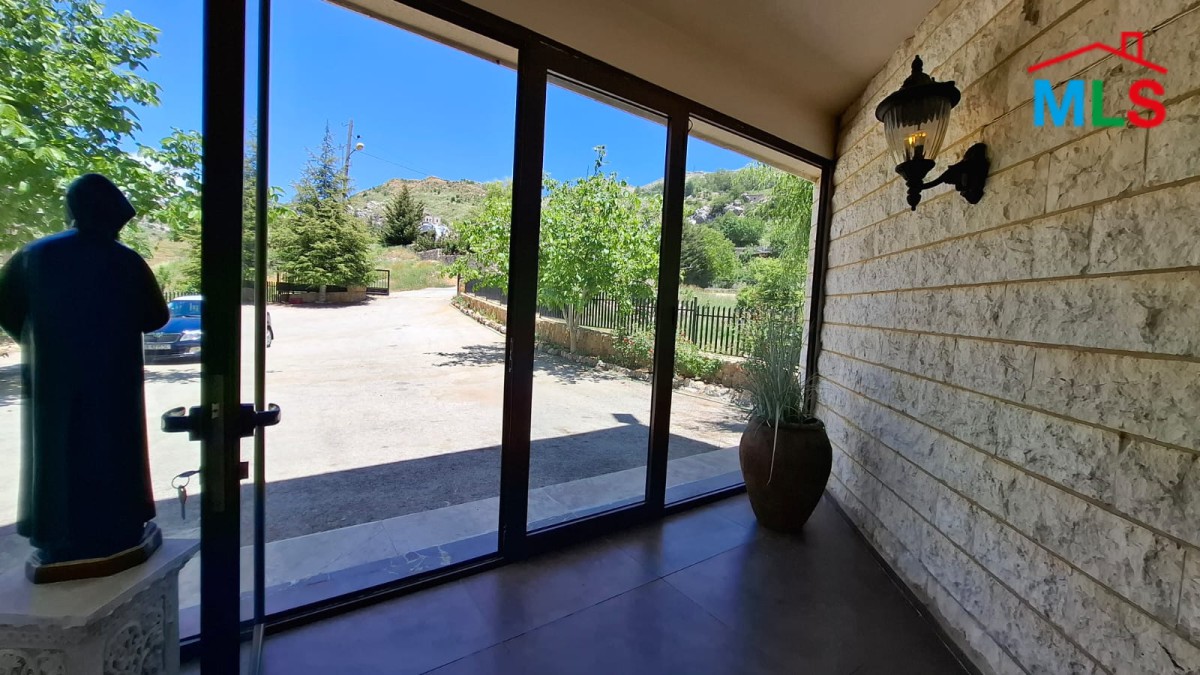 Villa With A Big Land For Sale in Laqlouq