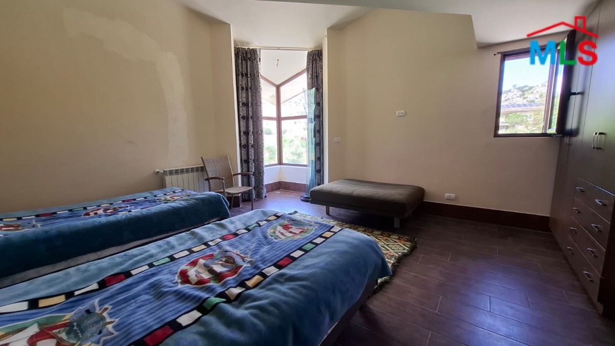 Villa With A Big Land For Sale in Laqlouq