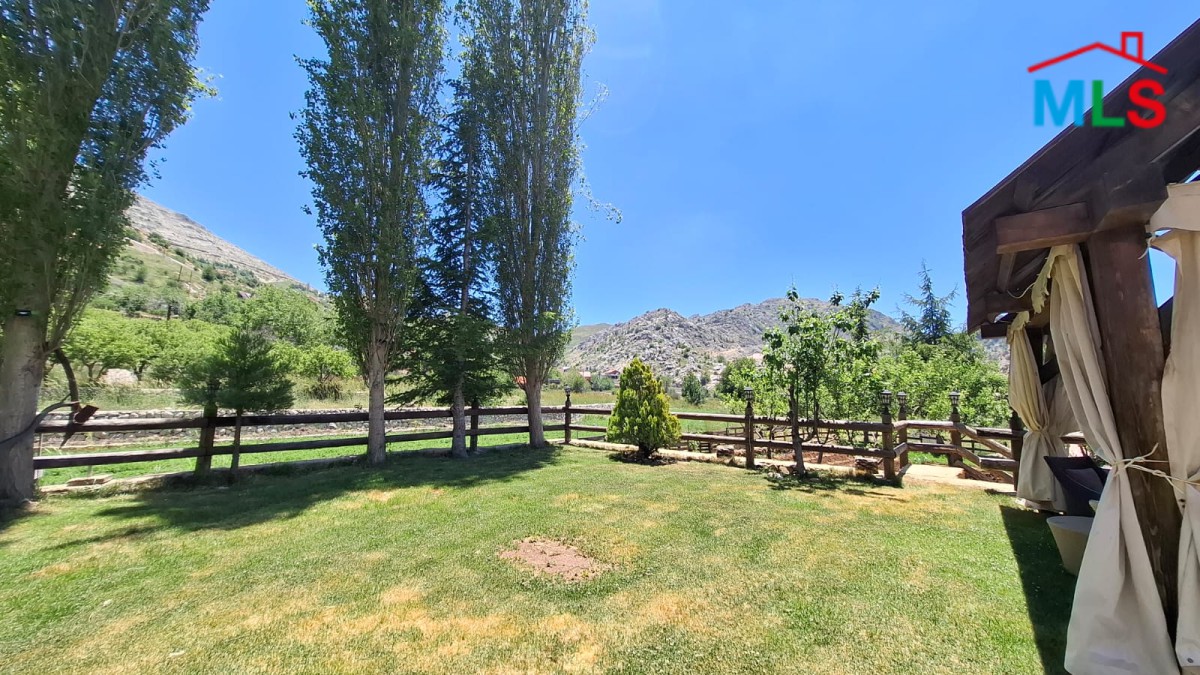 Villa With A Big Land For Sale in Laqlouq