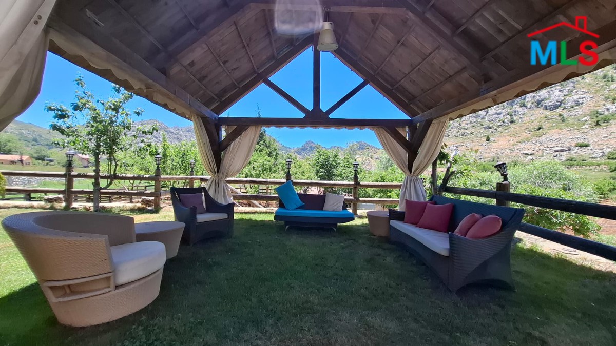 Villa With A Big Land For Sale in Laqlouq