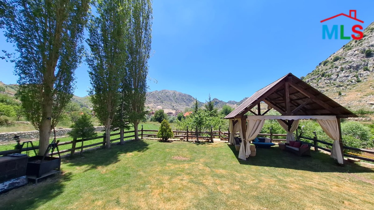 Villa With A Big Land For Sale in Laqlouq
