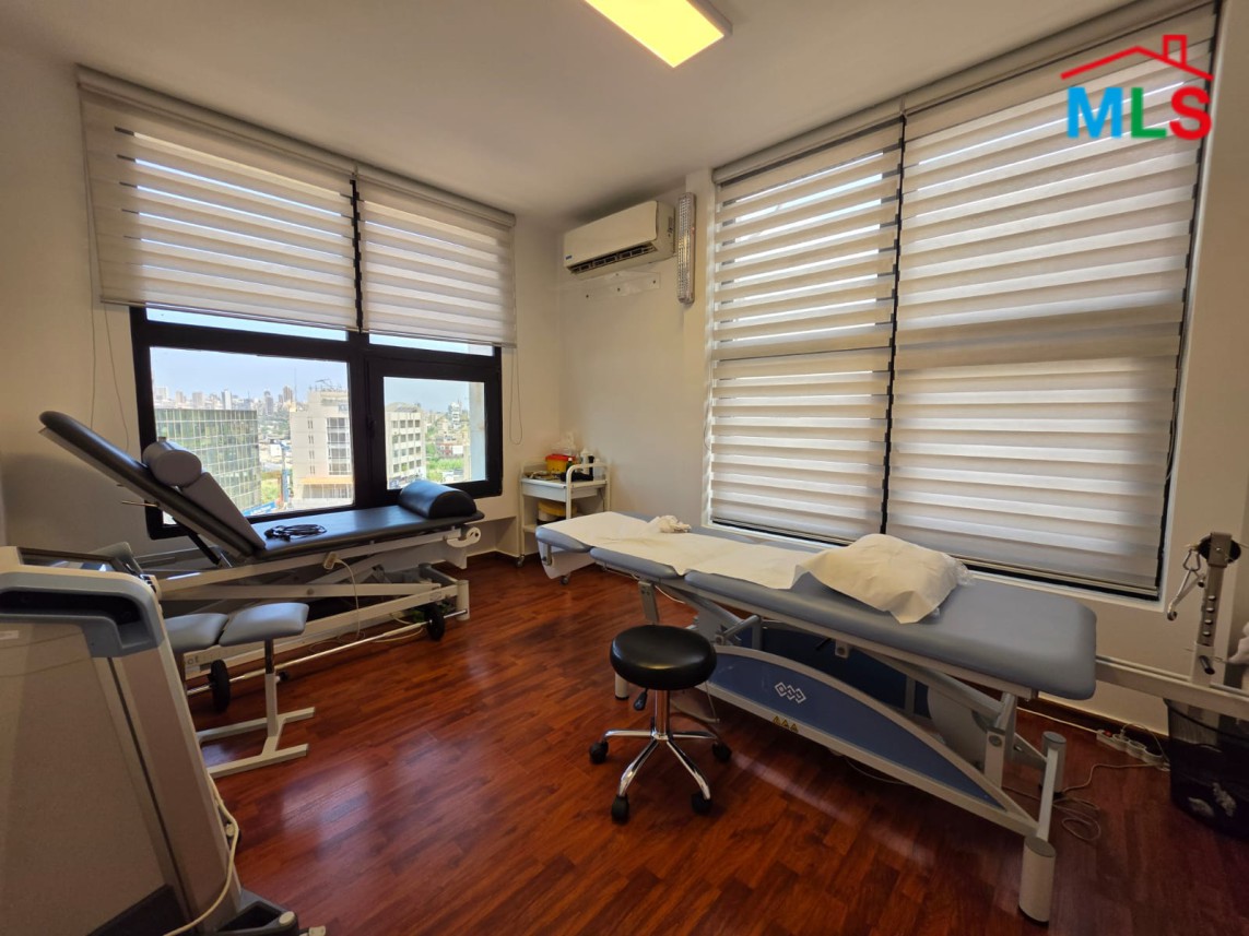 100 SQM Unfurnished Office For Sale in Hazmieh