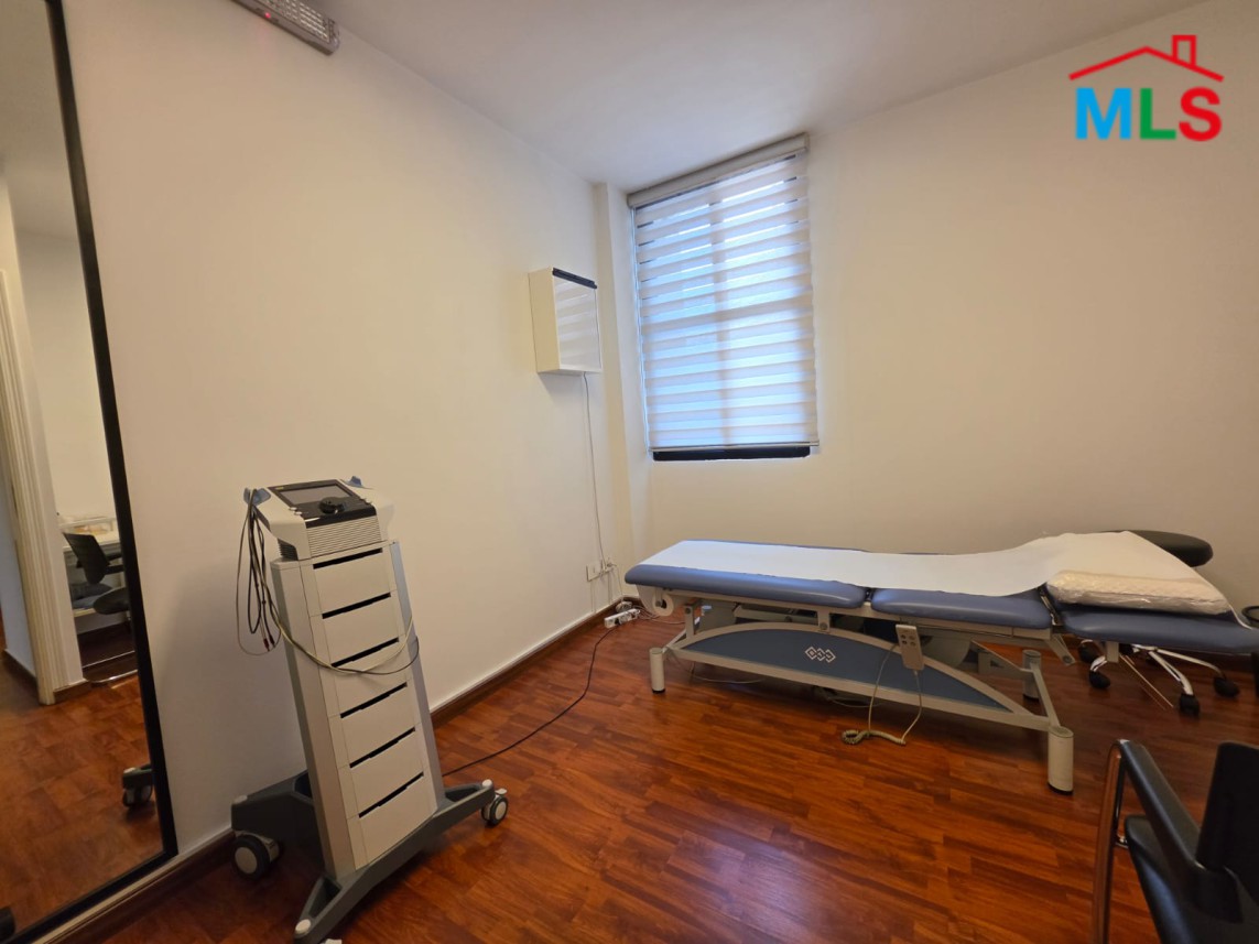 100 SQM Unfurnished Office For Sale in Hazmieh